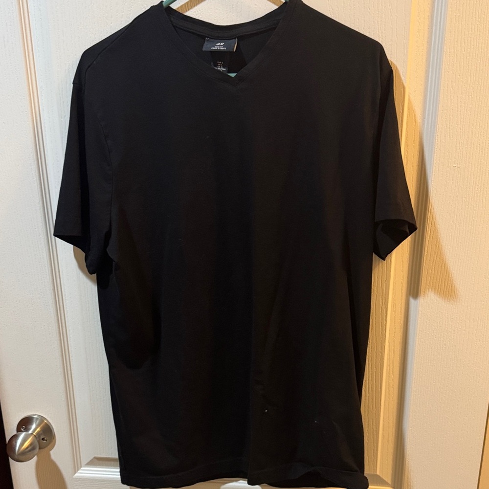 H&M Men's Classic Black V-Neck Tee